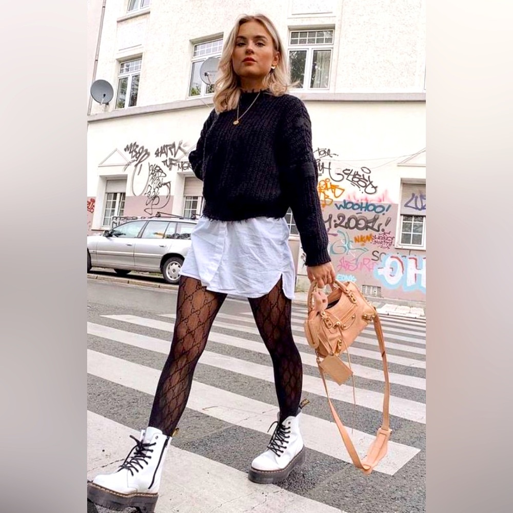 Dr. Martens / doc martens old school punk rock classic boots. White leather.
